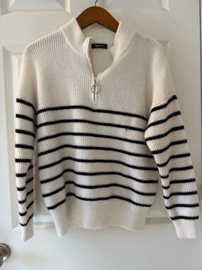 Old Money Women's White Half-Zip Sweater with Black Stripes